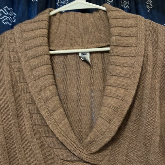 Sweater from the Gap - Picture 3 of 6